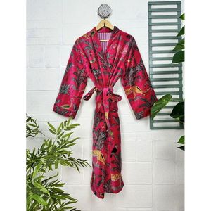 Kimono de Lujo Unisex, Elegante, Color Rosa Jungla y Azul Malibu, para Otoño e Invierno, Bata de Terciopelo, Reversible, Suavidad de Seda - Product Image 1