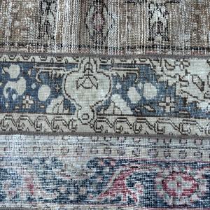 Alfombra Turca de 2x8.6 pies, Alfombra Vintage Azul a Cuadros de Lana - Product Image 5