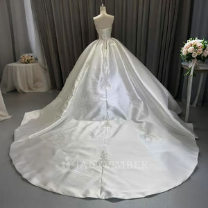 Robe de mariée moderne et minimaliste en satin, col bateau, traîne chapelle, longueur ras du sol, ornée de fleurs en dentelle et de cristaux, pour filles, modèle OY004 - Product Image 2
