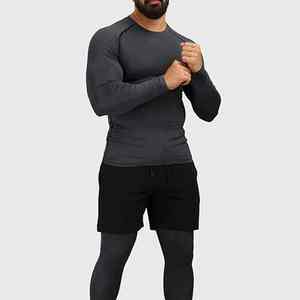 T-shirt de compression en polyester et élasthanne imprimé sans couture à séchage rapide OEM, logo personnalisé, coupe ajustée, manches courtes, pour hommes, entraînement sportif - Product Image 4
