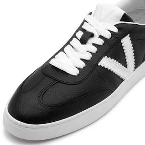 Pour les baskets Valentino Baja noires à détail en V et semelle épaisse - Product Image 6