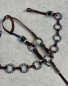 Ensemble de sellerie en cuir occidental de qualité supérieure, ensemble de bride et de collier de poitrail pour cheval durable pour l'entraînement quotidien et l'utilisation à la ferme - Product Image 1