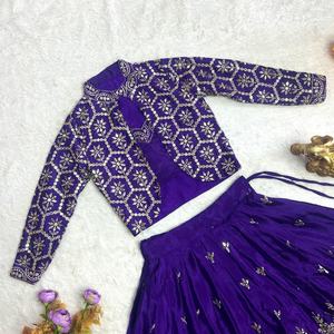 Precioso aspecto de seda Chinon con bordado de lentejuelas Niños Lehenga Choli Fabricante de Surat a la tarifa más baja - Product Image 5
