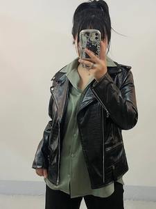 เสื้อแจ็คเก็ตหนังแกะแท้ทรงเข้ารูปสำหรับผู้หญิง ออกแบบพิเศษ คุณภาพสูง สำหรับฤดูหนาว วัสดุผ้าแคนวาสระบายอากาศได้ดี สไตล์ไฮสตรีท - Product Image 5