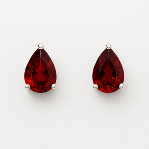 Boucles d'oreilles clous en argent sterling plaqué rhodium avec grenat taille poire pour femmes et enfants - Bijoux cadeau romantique pour mariages et fêtes - Product Image 3