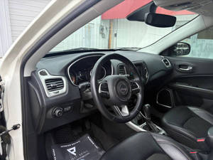 รถยนต์มือสองคุณภาพดีราคาประหยัด ปี 2018 จี๊ป คอมพาส ลาติจูด พวงมาลัยซ้าย - Product Image 5