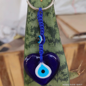 Porte-clés en verre jaune en forme de cœur avec motif œil maléfique bleu, taille personnalisée pour cadeaux, vente en gros - Product Image 3