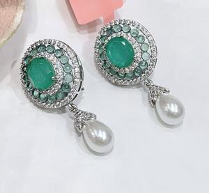 Pendientes de Moda de Alta Calidad con Baño de Plata, Diseño Moderno con Piedras de Circonita Cúbica, Estilo Fusion, Colección para Bodas y Fiestas, para Mujeres y Niñas - Product Image 5