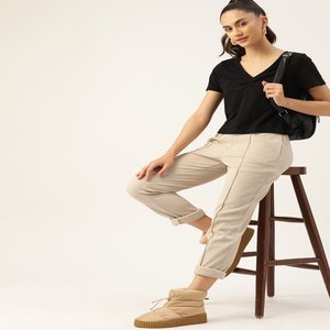 Top liso con cuello en V, diseño de dobladillo regular, largo corto, Top para mujer, Top personalizado, Media manga - Product Image 1