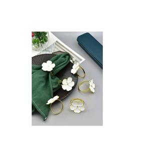 Elegante servilletero de metal con acabado dorado para decoración de mesa de recepción de boda de salón de banquetes con encanto único - Product Image 1