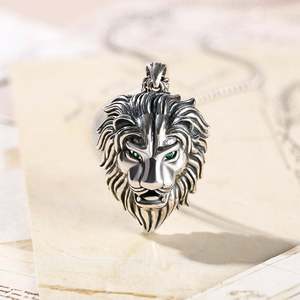 Collier pour homme Jeulia en argent sterling plaqué or avec lion, idéal pour les soirées - Product Image 6