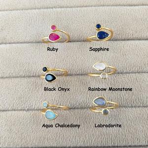 Anillo Apilable Original de Plata de Ley Chapado en Oro con Engaste de Moissanita - Product Image 4