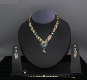 Collar Chapado en Oro, Diseños de Joyería para Bodas, Conjunto de Joyería Artificial, Gargantilla, Conjunto Kundan, Conjunto de Joyería de Primera Calidad - Product Image 1