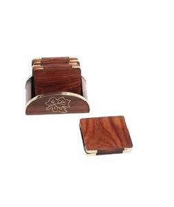 Sous-verre carré en bois personnalisé, durable et écologique avec un design moderne et un support pour sous-verre - Product Image 1