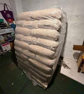 Granulés de bois 6 mm, granulés de pin de qualité pour poêle à granulés, granulés de pin et de hêtre En Plus A1, sacs de 15 kg en stock - Product Image 2