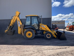 2019 JCB รถแบคโฮเดอร์3CX รถตักมือสองรถมินิรถตักตีนตะขาบด้านหน้าพร้อมไฮดรอลิกปั๊ม Moog ส่วนประกอบสำคัญมอเตอร์และตลับลูกปืน - Product Image 3