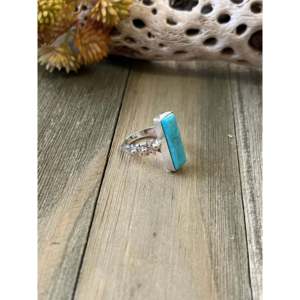 Anillo de Plata de Ley y Turquesa Kingman Hecho por Artesanos Navajo, Joyería Coleccionable Cultural, Talla 7 - Product Image 3