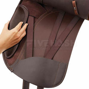 Selle de saut durable en cuir pour concours hippique et compétitions - Product Image 4