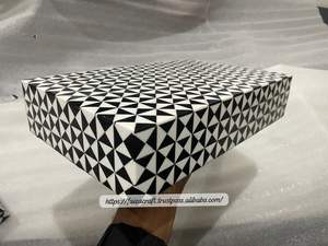 Boîte artisanale en os incrusté, décorative, noire et blanche, carrée, avec fermeture magnétique, motif gravé, pour le rangement de Noël - Product Image 3