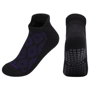 Venta al por mayor de alta calidad logotipo personalizado antideslizante agarre Yoga Pilates gimnasio tripulación Calcetines para mujeres calcetines deportivos hechos en la fábrica de Vietnam - Product Image 3