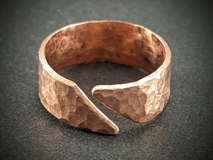 แหวนนิ้วทองแดงบำบัดเพื่อความสมดุลของพลังงานแหวนนิ้วทองแดงที่หรูหราตอกเพื่อสุขภาพแหวนทองแดงบริสุทธิ์ - Product Image 2