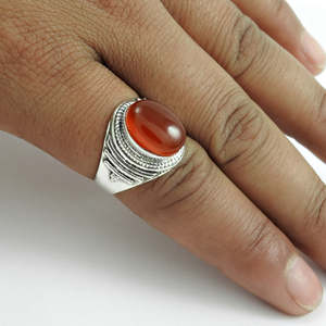 Bague bohème artisanale de haute qualité en argent 925 avec pierre précieuse naturelle en cornaline de forme ovale disponible à un prix raisonnable - Product Image 3