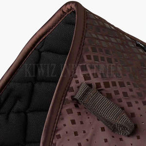 Tapis de selle personnalisés de haute qualité Meilleur tissu matelassé pour chevaux Collection 2024 Tapis de selle - Product Image 4