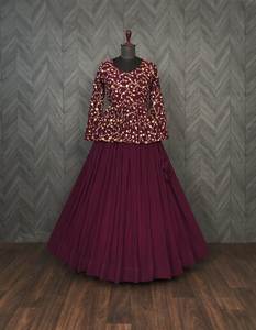 Blouse de travail à sequins brodés lourds fantaisie de créateur Crush Pleating Faux Blooming Style pakistanais Silky Lehenga Choli pour - Product Image 2