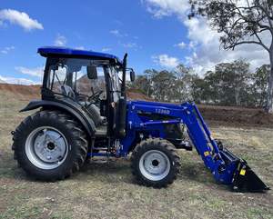 Chargeur frontal de tracteur Premium Lov-ol TB754 4x4 avec godet 4 en 1 pour pompe moteur, équipement agricole fiable pour le travail sur le terrain - Product Image 6