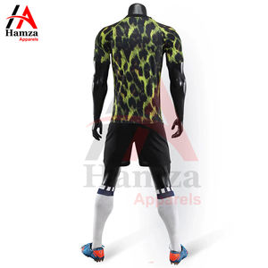 Uniforme de fútbol liso en blanco OEM personalizado Jersey de fútbol uniformes de fútbol adultos niños uniformes por Hamza Apparels - Product Image 3