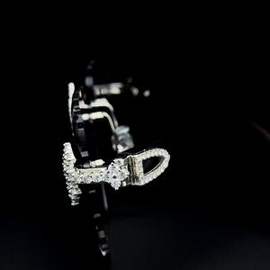 Colgante de Moissanita Premium con Triple Cruz, Pasa Prueba de Diamante, Plata de Ley, Joyería Iced, Gafas UV400 Blancas Ligeras y Cómodas - Product Image 4