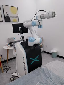 Robot de massage AuraCare C-THERMALWAVE : Système de bien-être gériatrique IA avec améliorations IA pour la gestion du métabolisme et du corps, connectable. - Product Image 2