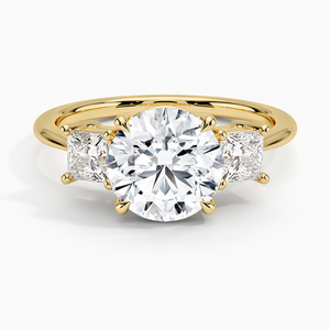 Bague à trois pierres en or jaune 14 carats avec diamant de laboratoire taille ronde et pierres latérales taille princesse, bague de fiançailles et de mariage pour femme, bijoux raffinés - Product Image 1