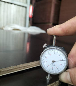 Diseño moderno 12-21mm WBP película de pegamento de melamina cara de madera contrachapada E2 estándares de emisión de formaldehído para encofrado de hoteles - Product Image 5