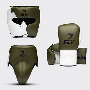 Ensemble de boxe personnalisé en gros pour sparring, modèle Fly Golden White, comprenant Gants de boxe, Casque de protection et Protège-guêtres, pour MMA, Kickboxing, Muay Thai - Product Image 4