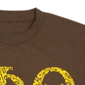 Maglietta grafica Iota Phi Theta marrone con lettere greche gialle T-Shirt a girocollo in cotone elegante confraternita vita greca Top collegiale - Product Image 6