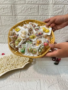 Boucles d'oreilles Jhumka Meenakari faites à la main assorties, plaquées or, en laiton, avec des perles, pour mariage, fête, boucles d'oreilles pendantes pour femmes - Product Image 2