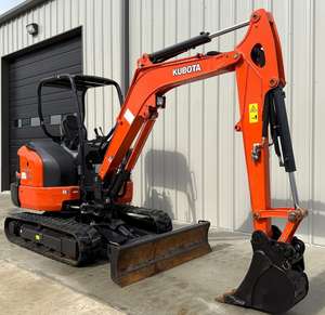 LIVRAISON GRATUITE MINI-EXCAVATRICE KUBOTA KX033-4 23,2 CV DIESEL À CABINE OUVERTE, APPROUVÉE EPA CE, avec Moteur Hydraulique Auxiliaire, Pompe, Boîte de Vitesses et PLC. - Product Image 2