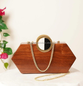 Elegante Bolso de Mano Geométrico de Madera Hecho a Mano de Lujo Premium, Accesorio de Moda Sostenible y Portátil - Product Image 1