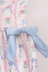 Charmante robe de bébé à bulles à volants floraux bleus avec une tenue d'été à nœud Design léger et adorable - Product Image 2