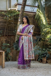 Saree de seda Tussar pakistaní de alta calidad con hermoso estampado de Madhubani en Pallu y Sari estampado Bandhani suave con borde - Product Image 3
