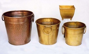 Macetero de Metal con Acabado Dorado y Rojo Brillante para Decoración de Hoteles, Artículos de Decoración para el Hogar y Jardín - Product Image 4