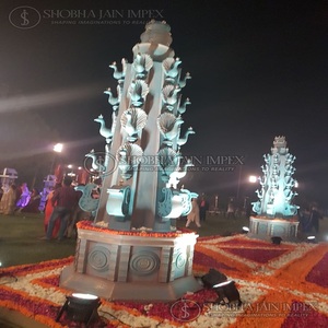 Support traditionnel en plastique renforcé doré pour Diya pour la zone de passage des mariages à Delhi en Inde - Product Image 5