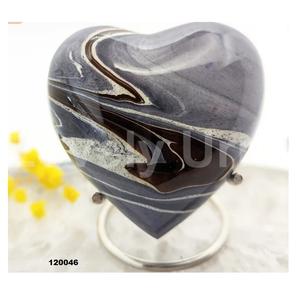 Hermosa urna de recuerdo de corazón pequeño de mariposa floral para cenizas con soporte y bolsa de terciopelo gratis - Product Image 2