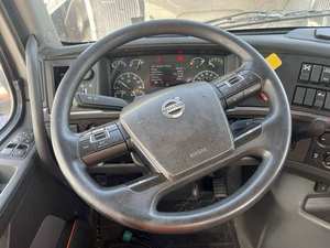 2020 Volvo VNL 300 6x4 T/A Cabina Diurna - Product Image 4