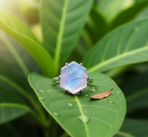 Anillo de piedra lunar arcoíris con forma hexagonal de Plata de Ley 925 - Product Image 5