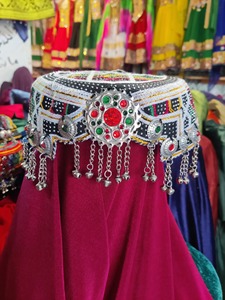 Gorro Tradicional Étnico Afgano, Hecho a Mano, Bordado con Flores, Tela Pashtún, Ligero y Ecológico - Product Image 6