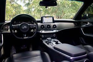 2021 Kia Stinger GT Limited Gasolina, bajo kilometraje - Product Image 4
