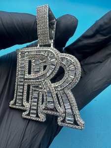 Colgantes y Dijes Personalizados con Letras RR, Joyería Fina Hip Hop para Hombre, Hechos a Mano, Chapados en Oro de 14K, Plata 925, Moissanita Baguette - Product Image 2