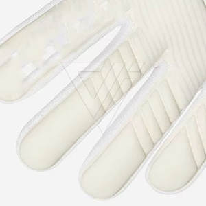 ถุงมือผู้รักษาประตูหนังนุ่มพิเศษ สวมใส่สบาย คุณภาพสูง กันลื่น สายรัดข้อมือปรับได้ ผลิตในปากีสถาน - Product Image 5